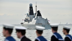 Der britische Zerstörer HMS Defender auf einem Archivbild (Bild: AFP)