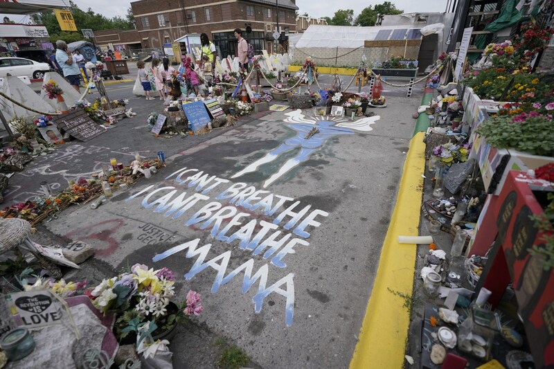 An dieser Stelle wurde George Floyd vom Polizisten Derek Chauvin getötet. (Bild: AP Photo/Julio Cortez)