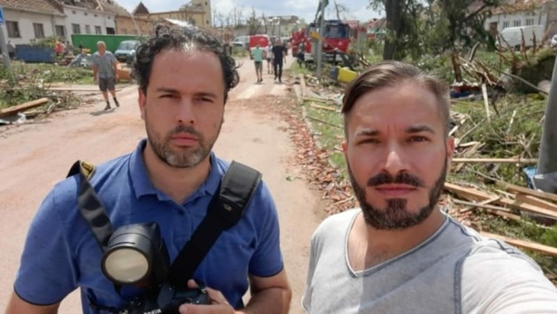 Fotograf Imre Antal und „Krone“-Reporter Stefan Steinkogler in Moravska Nova Ves (Bild: Stefan Steinkogler)