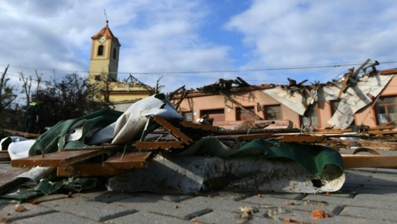 Der Tornado richtete eine beispiellose Spur der Verwüstung an. Experten glauben an Windgeschwindigkeiten bis 400 km/h. (Bild: APA/HELMUT FOHRINGER)