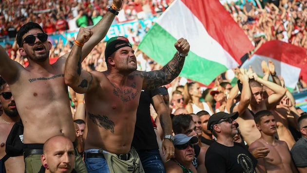 Leider waren die ungarischen Fans nicht in ihrer Gesamtheit so korrekt wie diese hier … (Bild: AFP)