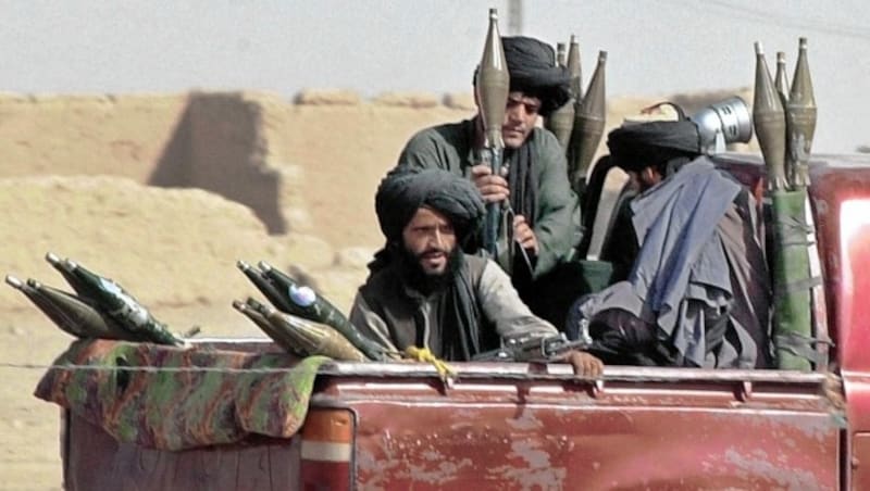 Mit dem Raketenangriff setzten die Taliban den Flugbetrieb außer Kraft. (Bild: EPA)