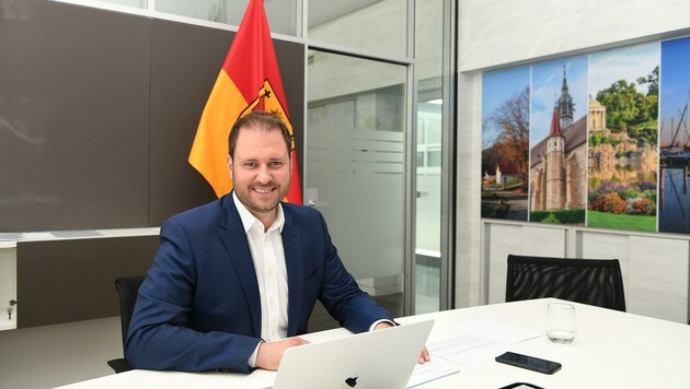 Der neue Obmann der ÖVP gut gelaunt in seinem Büro. (Bild: Huber Patrick)