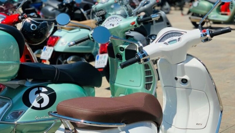 Gemeinsam besuchte man auch schon mehrere Vespa-Treffen. (Bild: Pichler)