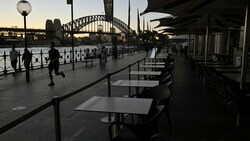 Der berühmte Circular Quay in Sydney liegt beinahe verwaist da. (Bild: APA/AFP/Steven Saphore)