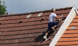 Der Beruf des Dachdeckers findet sich ebenso unter den Mangelberufen wie Augenoptiker oder ...
