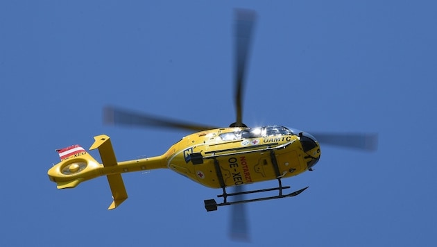 Mit einem Hubschrauber wurde der Mann ins Krankenhaus nach Klagenfurt geflogen. (Symbolbild) (Bild: P. Huber)
