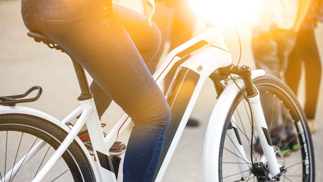 E-Bikes sind beliebt, aber nicht ungefährlich. (Bild: stock.adobe.com)