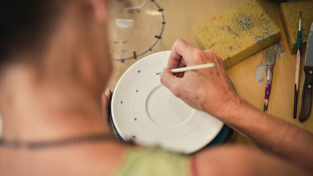 Traditionsbetrieb: 115 Mitarbeiter sind aktuell bei der Gmundner Keramik beschäftigt. (Bild: Markus Wenzel)