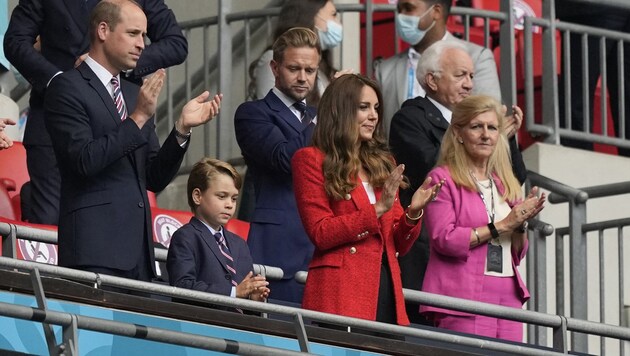 Englands Thronfolger Prinz William, sein Sohn George und seine Frau Herzogin Kate (Bild: AFP)