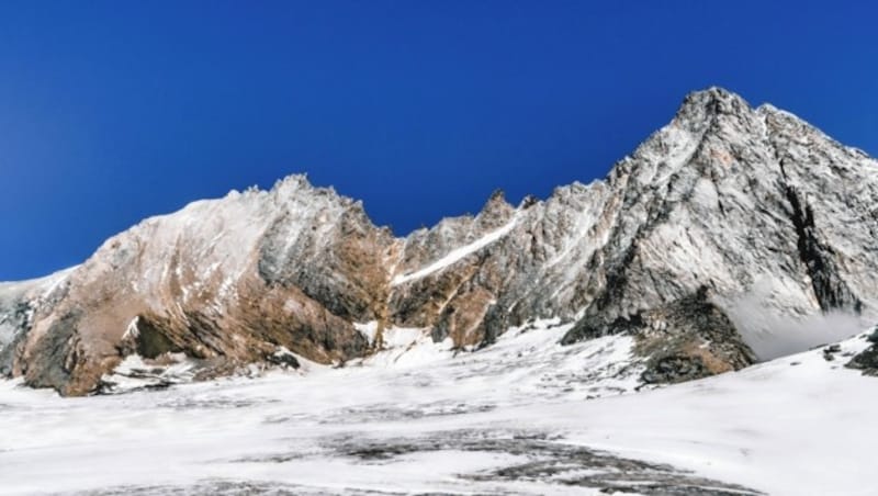 Die Hofmannspitze (li.) mit Glocknerwand, Großglockner (re.) und dem Teischnitzkees davor (Bild: Wallner Hannes)