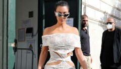 Da wird selbst der Papst rot: Kim Kardashian im sexy Dress im Vatikan (Bild: www.PPS.at)