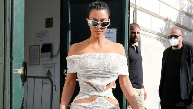 Da wird selbst der Papst rot: Kim Kardashian im sexy Dress im Vatikan (Bild: www.PPS.at)