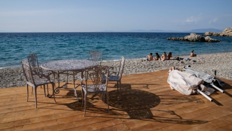 Der Strand ist bei diesen Temperaturen wohl der schönste Ort. (Bild: AP)