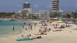 Touristen auf Mallorca (Bild: AFP)