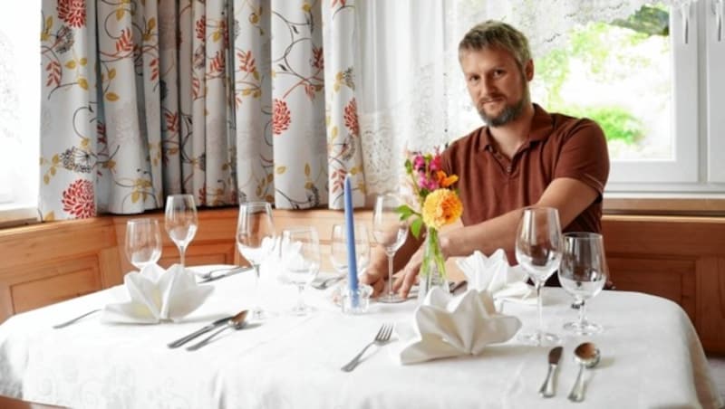 „Das Ende der Maskenpflicht in der Gastronomie bedeutet für Hochzeiten wirklich viel“, sagt Hochzeitswirt Sebastian Scharinger. (Bild: Pressefoto Scharinger)