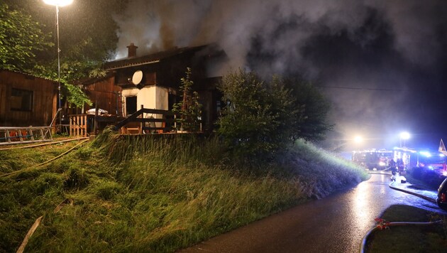 Fünf Feuerwehren wurden zu dem Brand gerufen (Bild: laumat.at/Matthias Lauber)
