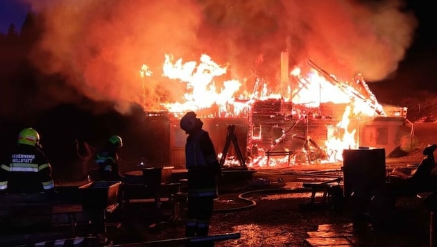 Die Sennerei fiel den Flammen zum Opfer. Eine Katastrophe für die beliebte Alexanderhütte. (Bild: zVg/FF Möllbrücke)