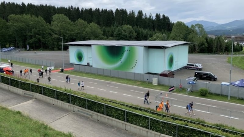 Abseits der Motoren können Besucherinnen und Besucher des Formel 1-Grand Prix im Kultur-Pavillon der Steiermark-Schau in eine andere Welt eintauchen. (Bild: APA/INGRID KORNBERGER)