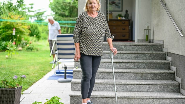 Irmgard Neulinger (73, li.) hatte dem tschechischen Einbrecher ihre Krücke nachgeschmissen. (Bild: Alexander Schwarzl)