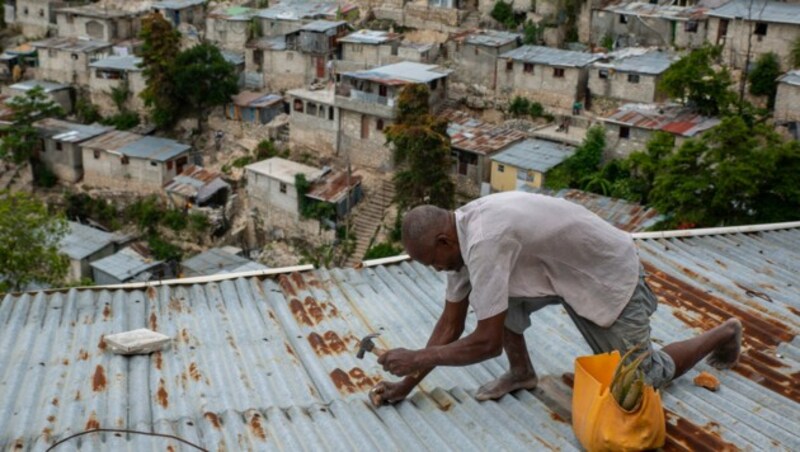 In Haiti bereiteten sich die Bewohner der Hauptstadt Port-au-Prince auf die Ankunft von „Elsa“ vor. (Bild: AP)