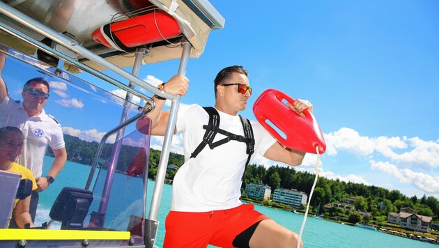 Musik-Star Andreas Gabalier mit der „Krone“ und den Wasserrettern vom Wörthersee unterwegs zu seinen Lieblingsorten. (Bild: Evelyn Hronek Kamerawerk)