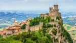 Blick auf die Altstadt und die Burg von San Marino, der Hauptstadt des gleichnamigen Staats (Bild: stock.adobe.com)