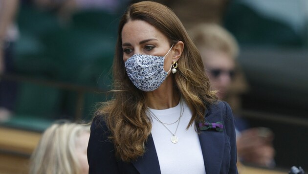 Herzogin Kate bei ihrer Ankunft in der Royal Box in Wimbledon. (Bild: APA / Photo by Adrian DENNIS / AFP)