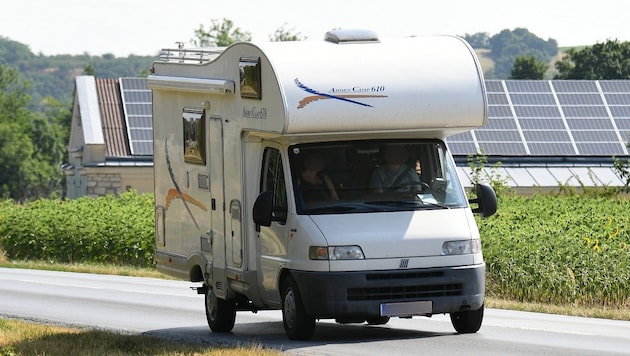 Im niederösterreichischen Altlengbach wurde am Samstag ein Mann von einem Wohnmobil überfahren und getötet (Symbolbild). (Bild: P. Huber)