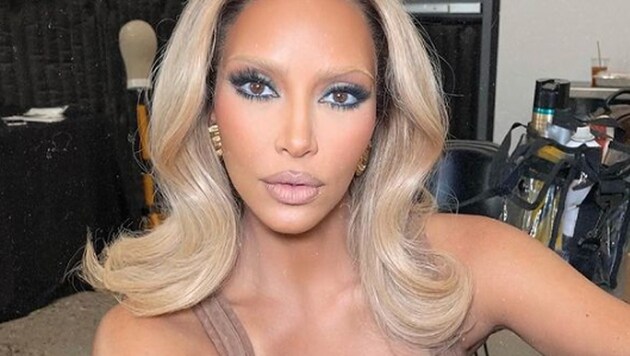 Kim Kardashian ließ sich für ihre Skims-Kampagne die Augenbrauen blondieren. (Bild: instagram.com/kimkardashian)