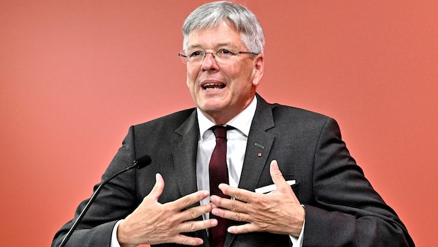 Kärntens SPÖ-Landeshauptmann Peter Kaiser mit selbstkritischen Worten nach dem Bundesparteitag. (Bild: APA/Hans Punz)