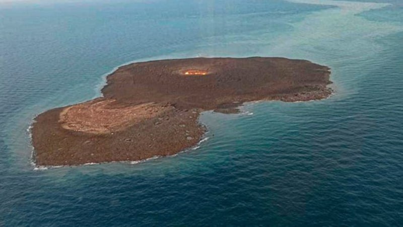 In der Nähe eines Erdgasfeldes im Kaspischen Meer kam es Sonntagabend zu einem Großbrand. (Bild: Azerbaijani Ministry of Emergency Situations)