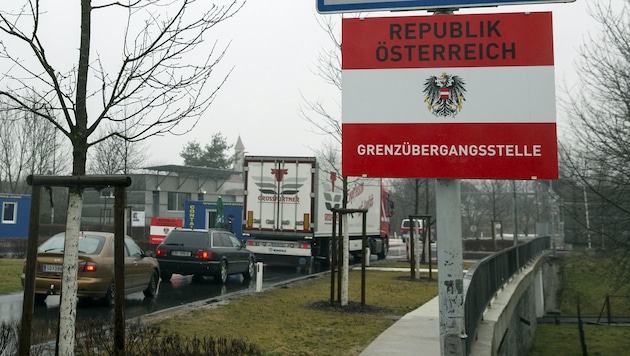 Die slowenisch-österreichische Grenze in Bad Radkersburg (Bild: APA/ERWIN SCHERIAU)