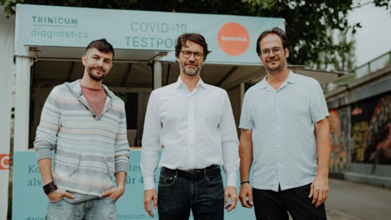 von links: Otto Jaus, Günter Malek und Alexander Kaiser (Bild: © Sergiu Andrés/Trinicum diagnostics/lieb.ich productions)