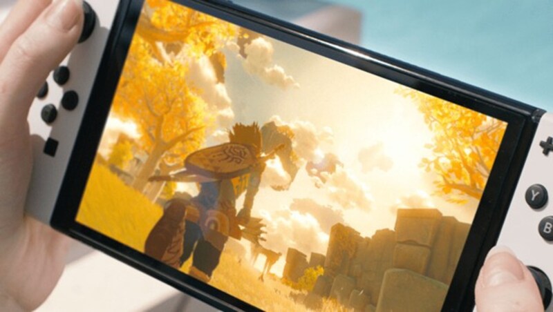 Die neue Nintendo Switch mit OLED-Display verspricht deutlich mehr Kontrast und schönere Farben als das bisherige Modell. (Bild: Nintendo)