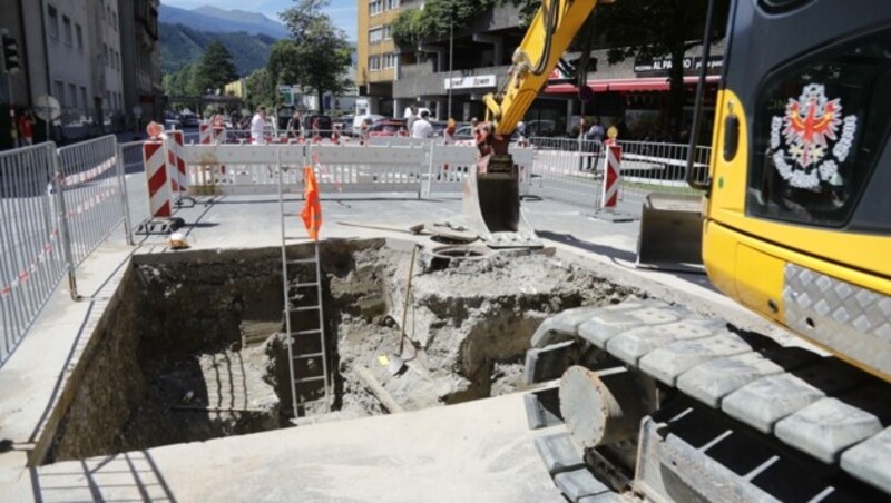 Vom Innrain bis zur Noldinstraße werden Kanalisation sowie Wasser-, Gas- und Stromleitungen erneuert. (Bild: Birbaumer Christof)