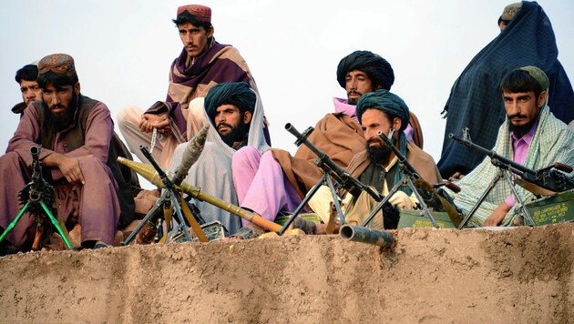 Die radikalislamischen Taliban sind seit dem Abzug der NATO-Truppen wieder am Vormarsch. (Bild: AFP)