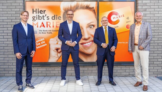 Von links: Markus Gremmel (PROTrafik Service-Gründer ), Josef Prirschl (Bundesgremialobmann der Trafikanten), Christian Kubitschek (CEO Austrian Anadi Bank) und Otmar Schwarzenbohler (Stv. Bundesgremialobmann der Trafikanten) (Bild: www.tm-photography.at)