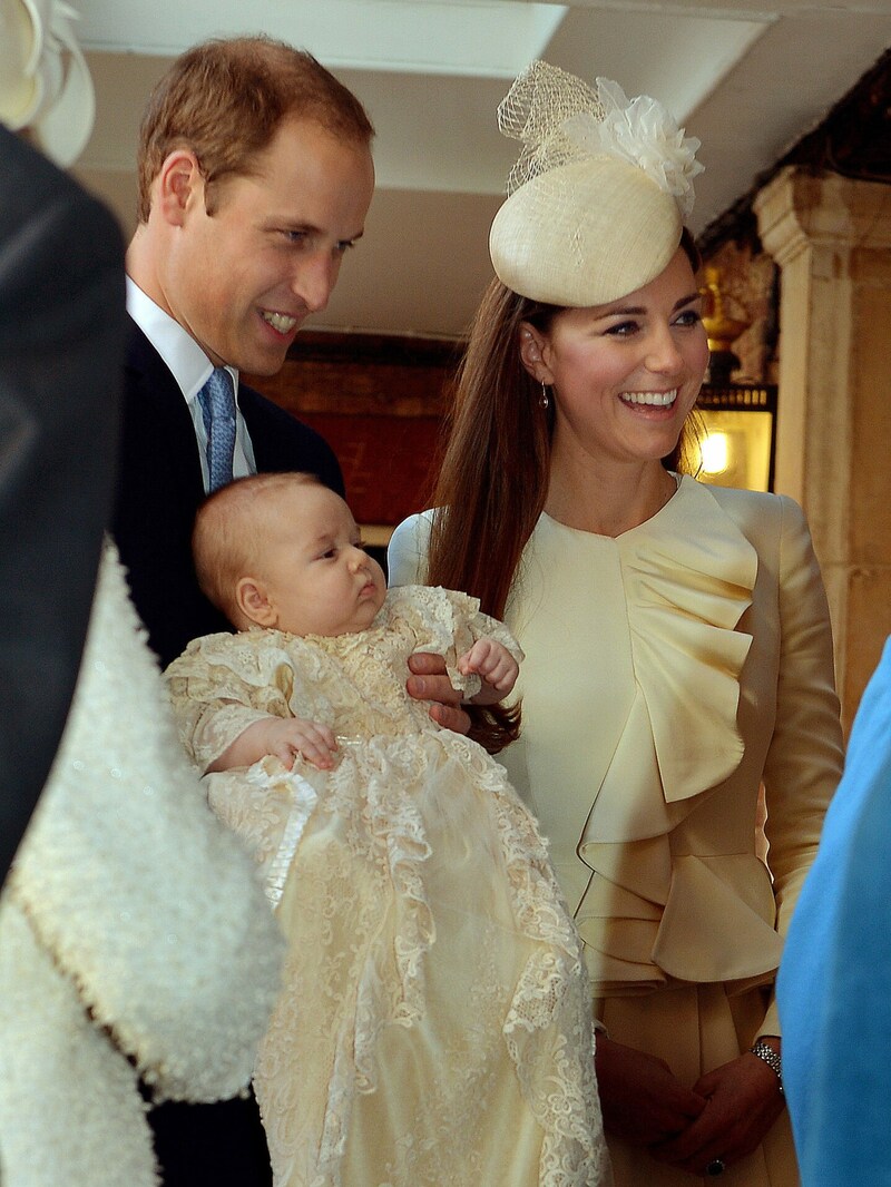 Prinz William und Herzogin Kate mit Baby George vor dessen Taufe. (Bild: John Stillwell / PA / picturedesk.com)