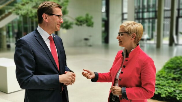 „Bayern ist unser wichtigster Exportmarkt“, betonen Markus Achleitner (l.) und Doris Hummer, hier beim Gespräch im Münchner Technologiezentrum. (Bild: Barbara Kneidinger)