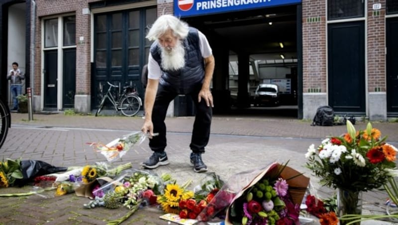 Blumen am Ort des Geschehens (Bild: AFP)