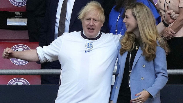 Premierminister Boris Johnson und seine Frau Carrie beim EM-Halbfinale in London. (Bild: APA/AFP/POOL/Frank Augstein)