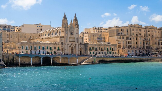 Ein Österreicher brach in ein Lokal in San Ġiljan auf Malta ein - und wurde zum Covid-Sünder. (Bild: stock.adobe.com)