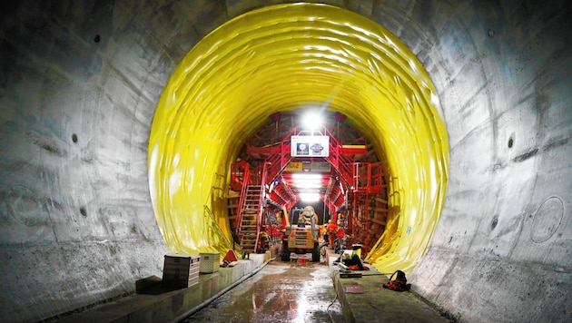 Ein in Leoben gebautes Spezialgerät zur Innenraumschalung (Bild: Sepp Pail)