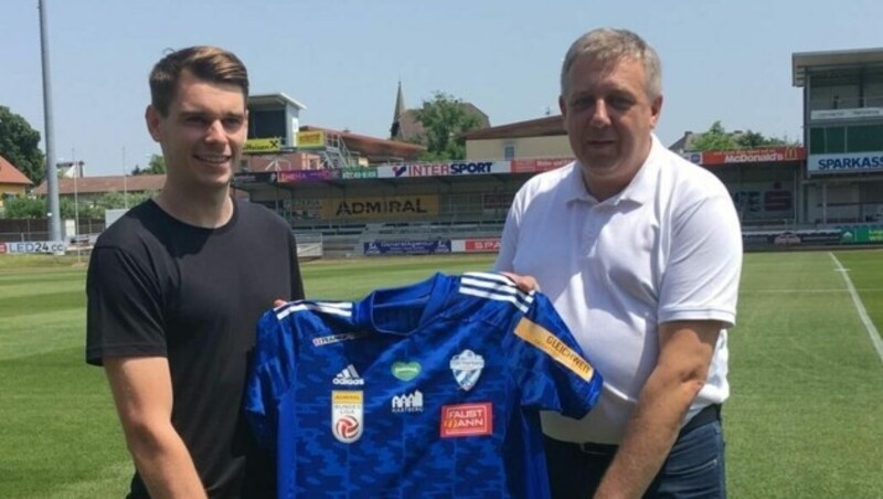 Philipp Erhardt (l./ neben Eroch Korherr) trägt jetzt das Hartberg-Trikot. (Bild: TSV Hartberg)