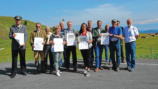 Insgesamt zwölf Partner haben mittlerweile die Grundsatzvereinbarung für eine sanfte Naturpark-Entwicklung unterschrieben. (Bild: Fister Katrin)