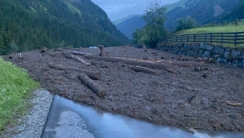 Die Unwetter sorgten für einen Murenabgang im Weiler Plon in Hopfgarten in Defereggen. (Bild: Gemeinde Hopfgarten)