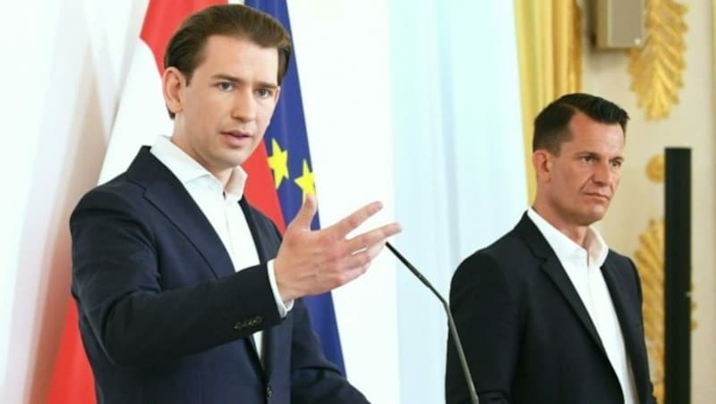 Bundeskanzler Sebastian Kurz (ÖVP) und Gesundheitsminister Wolfgang Mückstein (Grüne) appellieren an Jüngere, sich impfen zu lassen. (Bild: APA/Helmut Fohringer)