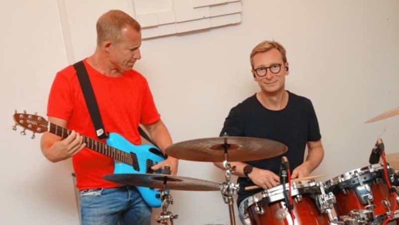 Dann heißt es: Ran an die Gitarre und die Drums. (Bild: Zwefo)