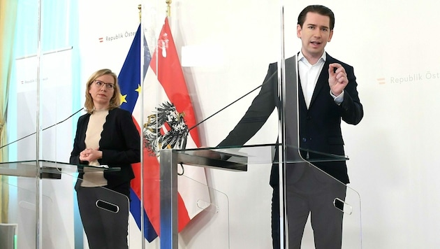 Klimaschutzministerin Leonore Gewessler (Grüne) und Bundeskanzler Sebastian Kurz (ÖVP) (Bild: APA/HELMUT FOHRINGER)